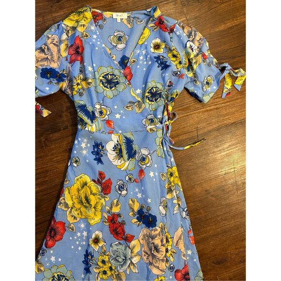 love J Dresses & Skirts - Love J wrap dress size L floral blue summer spring